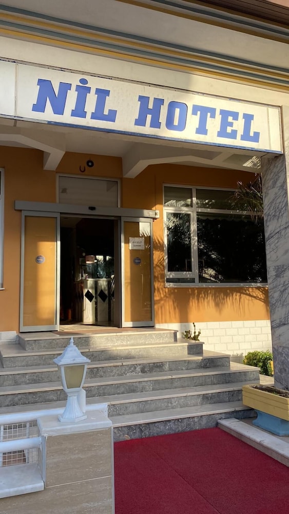 Nil Hotel 4/47