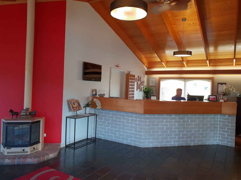 Quality Inn Carriage House 3/44