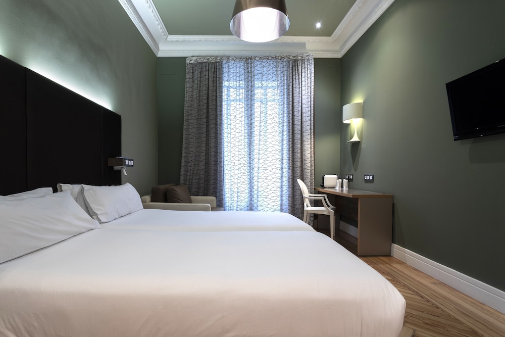 ROOM, DOUBLE BED, CITY VIEW