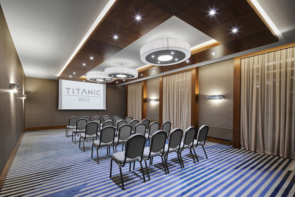 Titanic Chaussee Berlin 41/50
