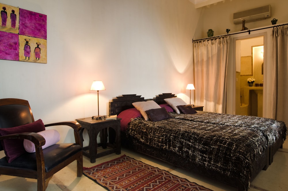 JUNIOR, DOUBLE OR TWIN BED