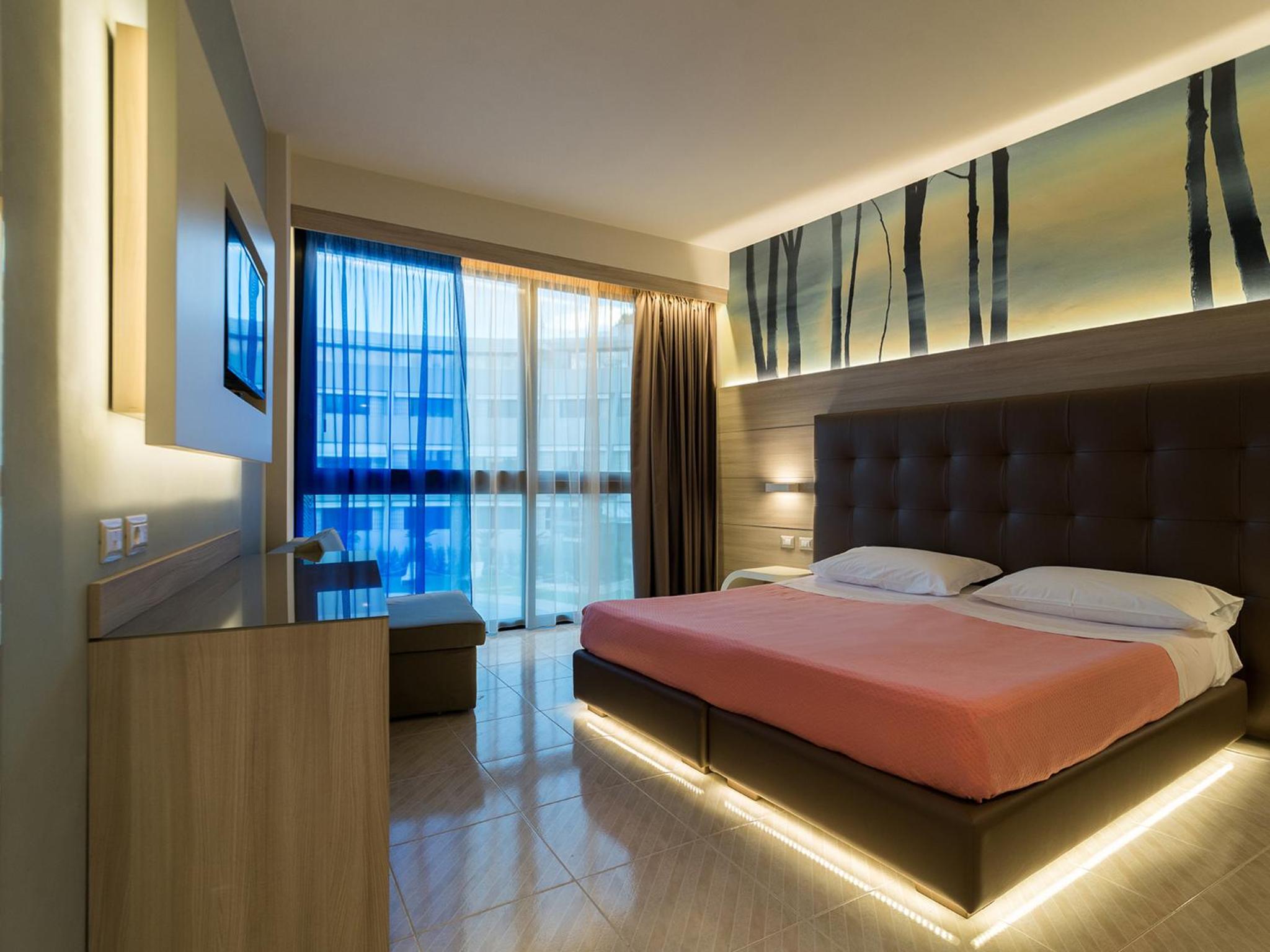 Classic, King Bed