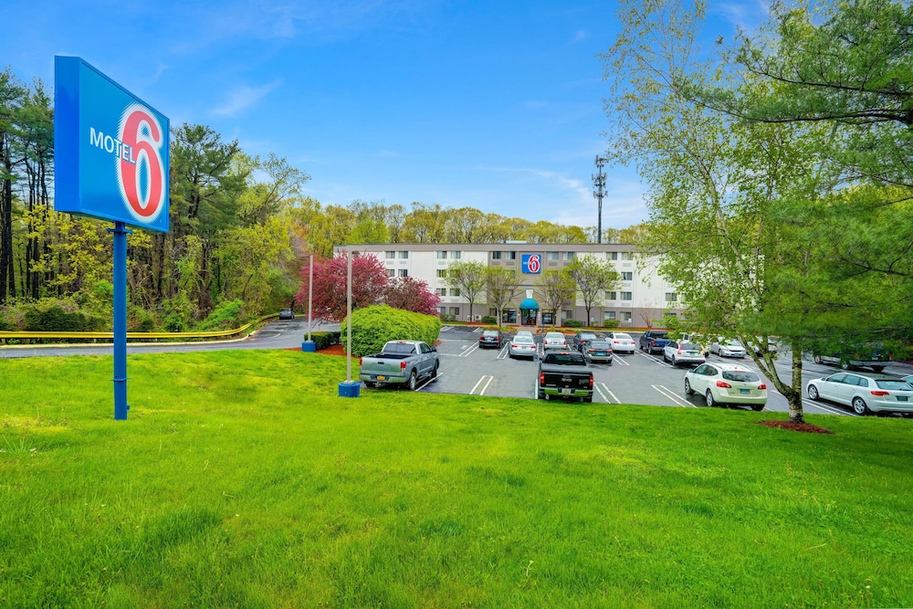 Motel6 Milford, CT 63/74