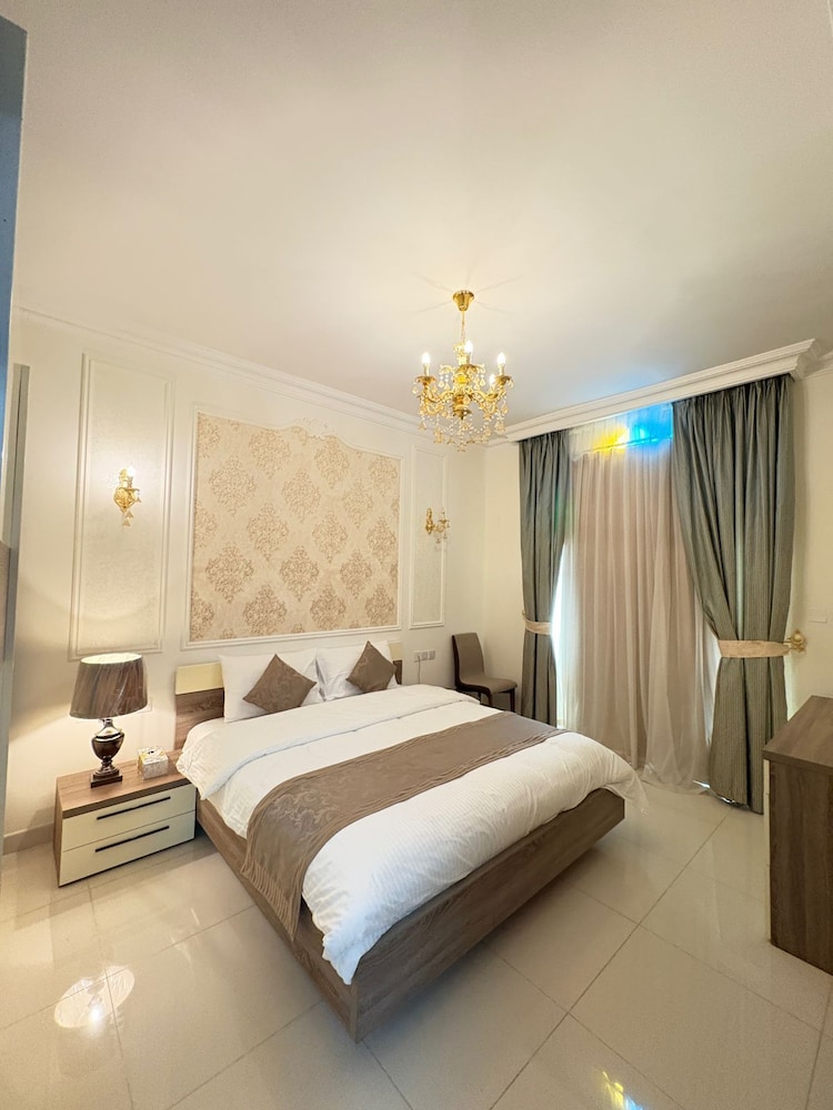 1 BEDROOM, HONEYMOON, SUITE