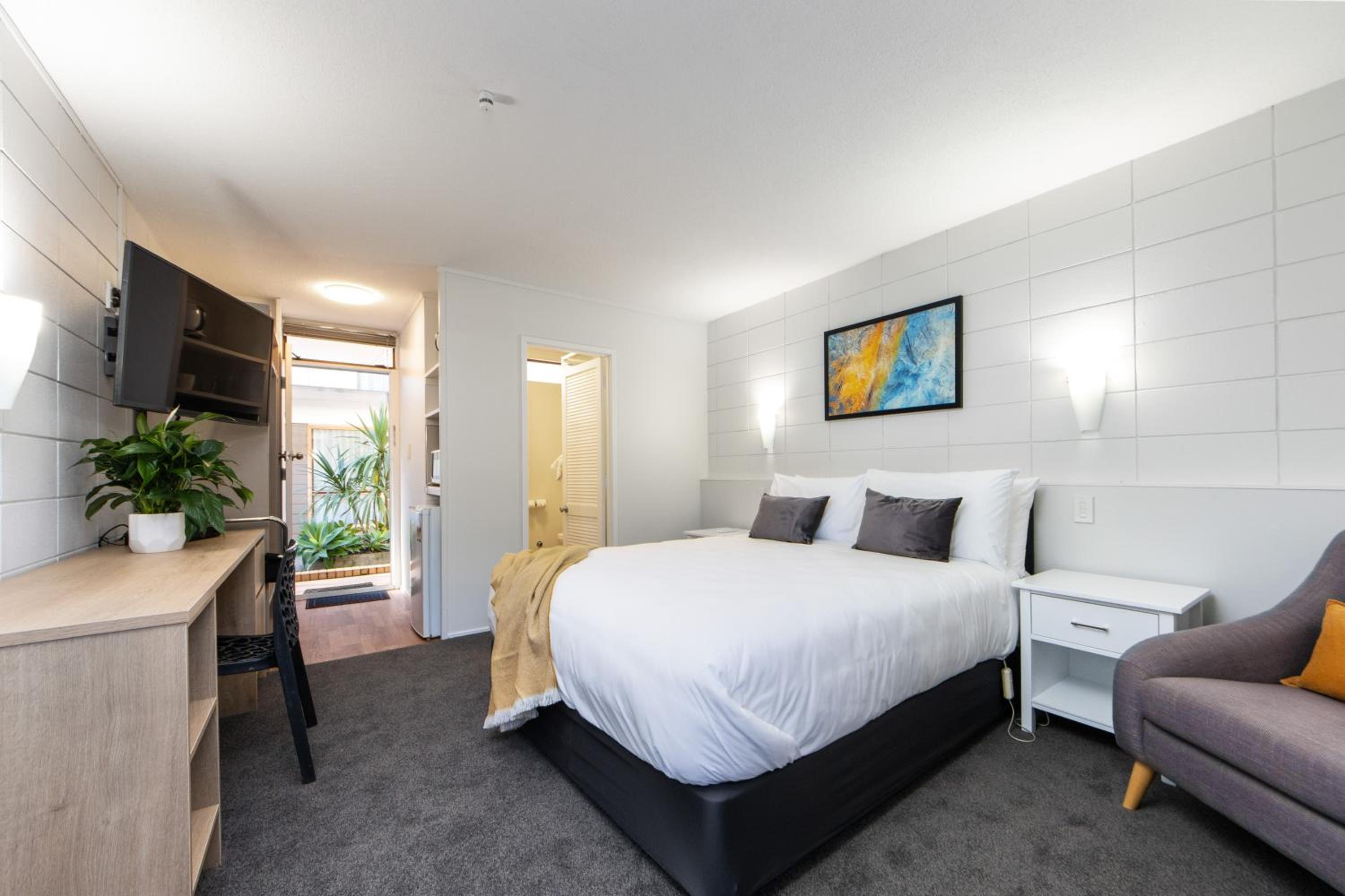 Courtyard, Studio، Epsom Motel 2/2