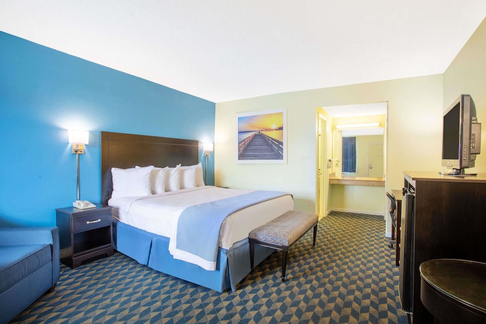 Days Inn by Wyndham Wrightstown 22/50