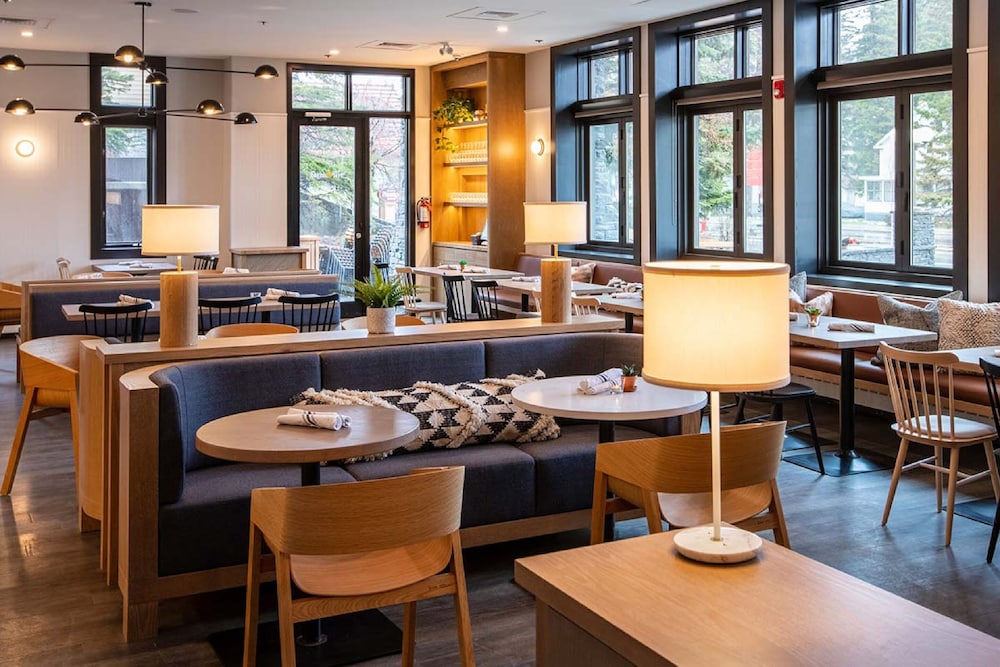Elk Avenue Hotel 39/46