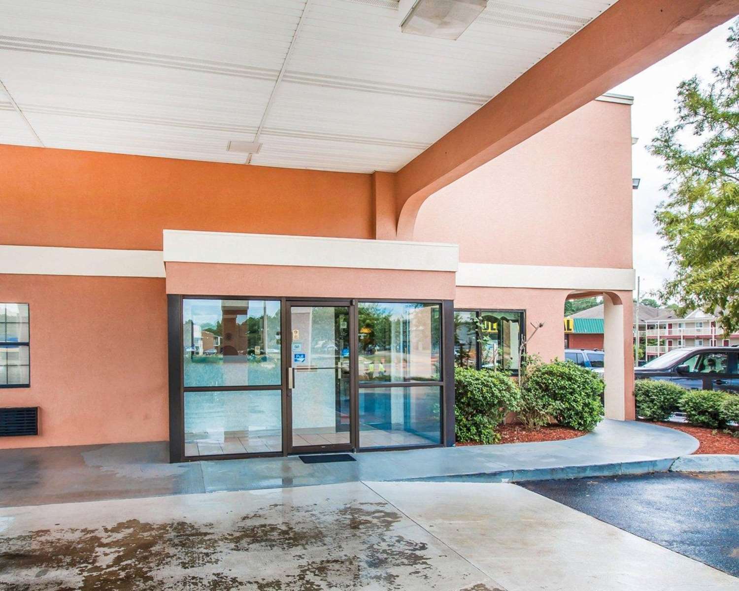 Econo Lodge Dothan West 4/20