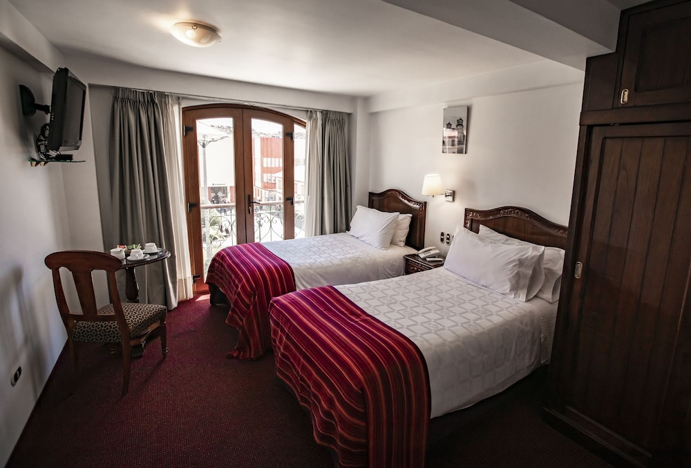 City, Twin Beds
