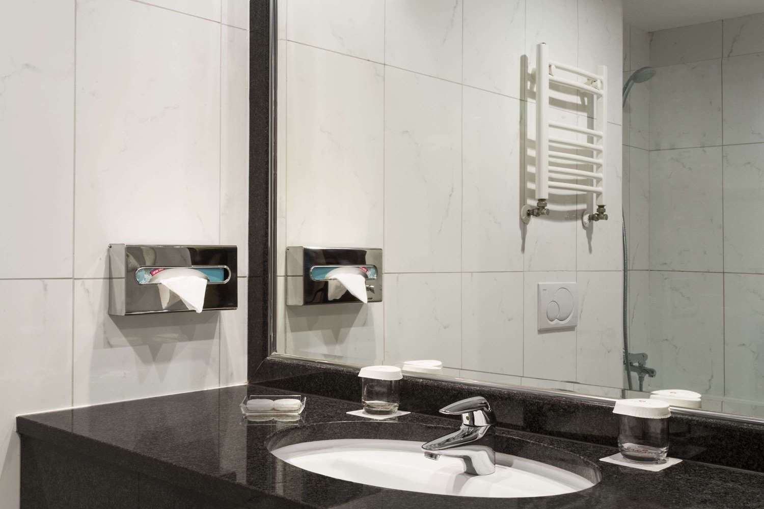 Ramada Hotel & Suites by Wyndham Bucharest North 14/15