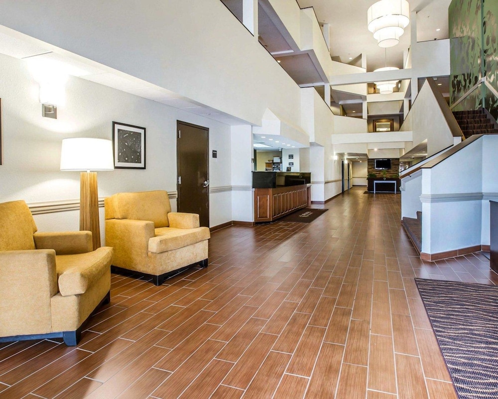 Clarion Pointe Albemarle 48/59