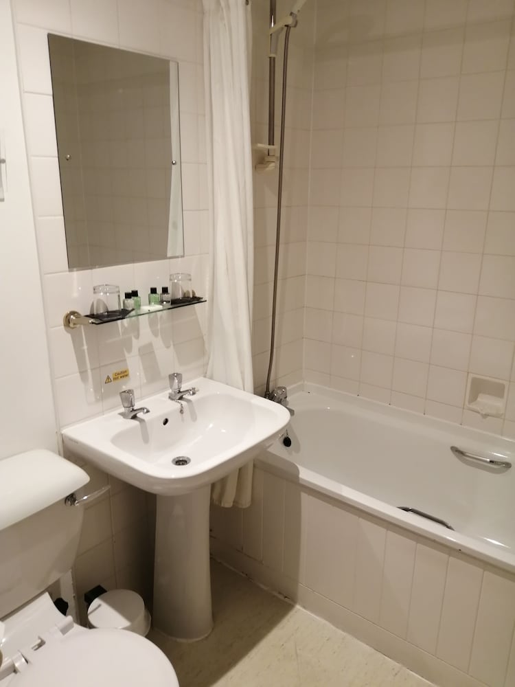 Eight Acres Hotel 37/39