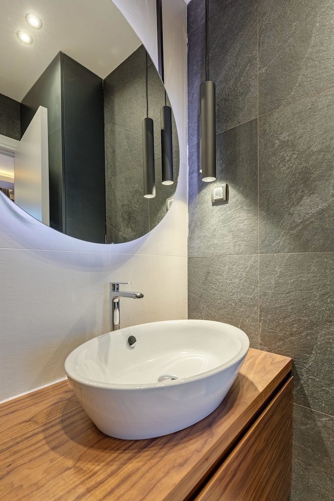 Black Pearl Luxury Suites 18/44