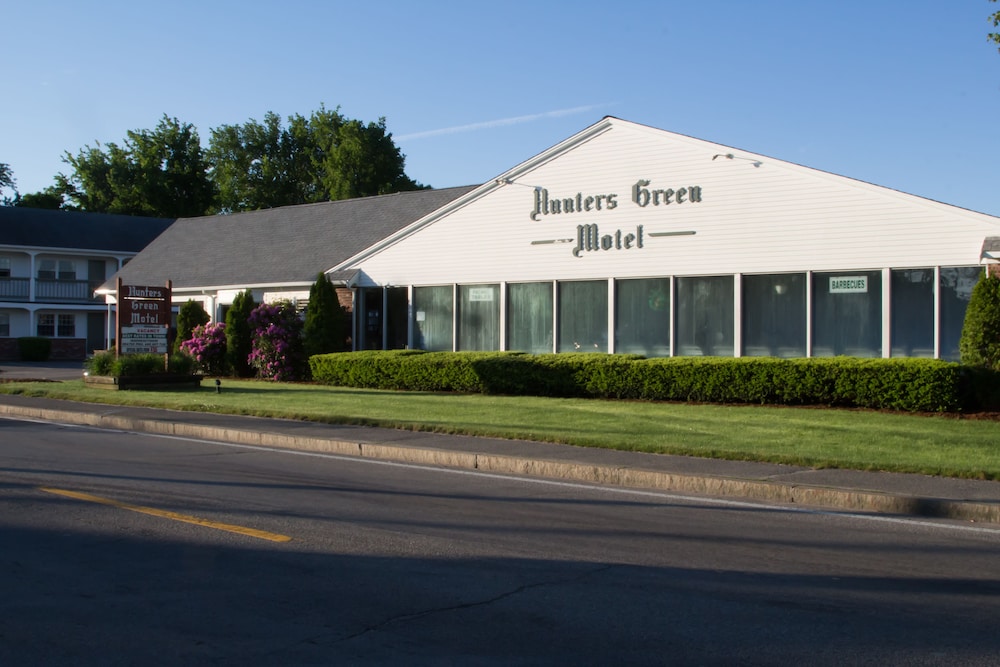 Hunters Green Motel 4/56
