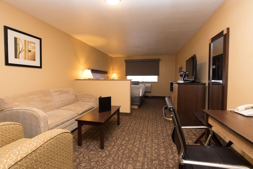 Best Western Sawtooth Inn & Suites 25/34