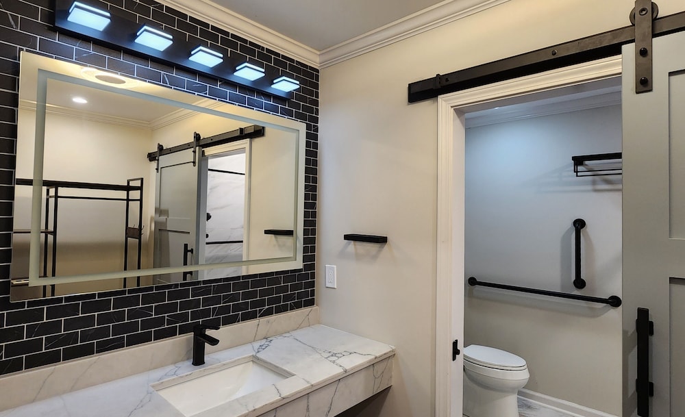 غرفة بريميوم بسرير كينج، Forrest Hills Mountain Resort 6/6