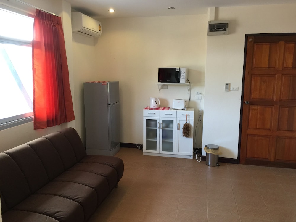 Merlin Plaza Apartments 24/42