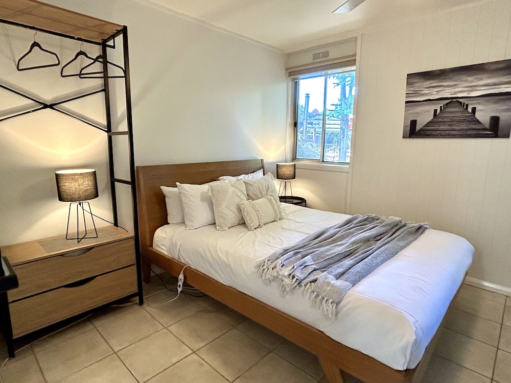 Adina Lodge Holiday Units 12/71