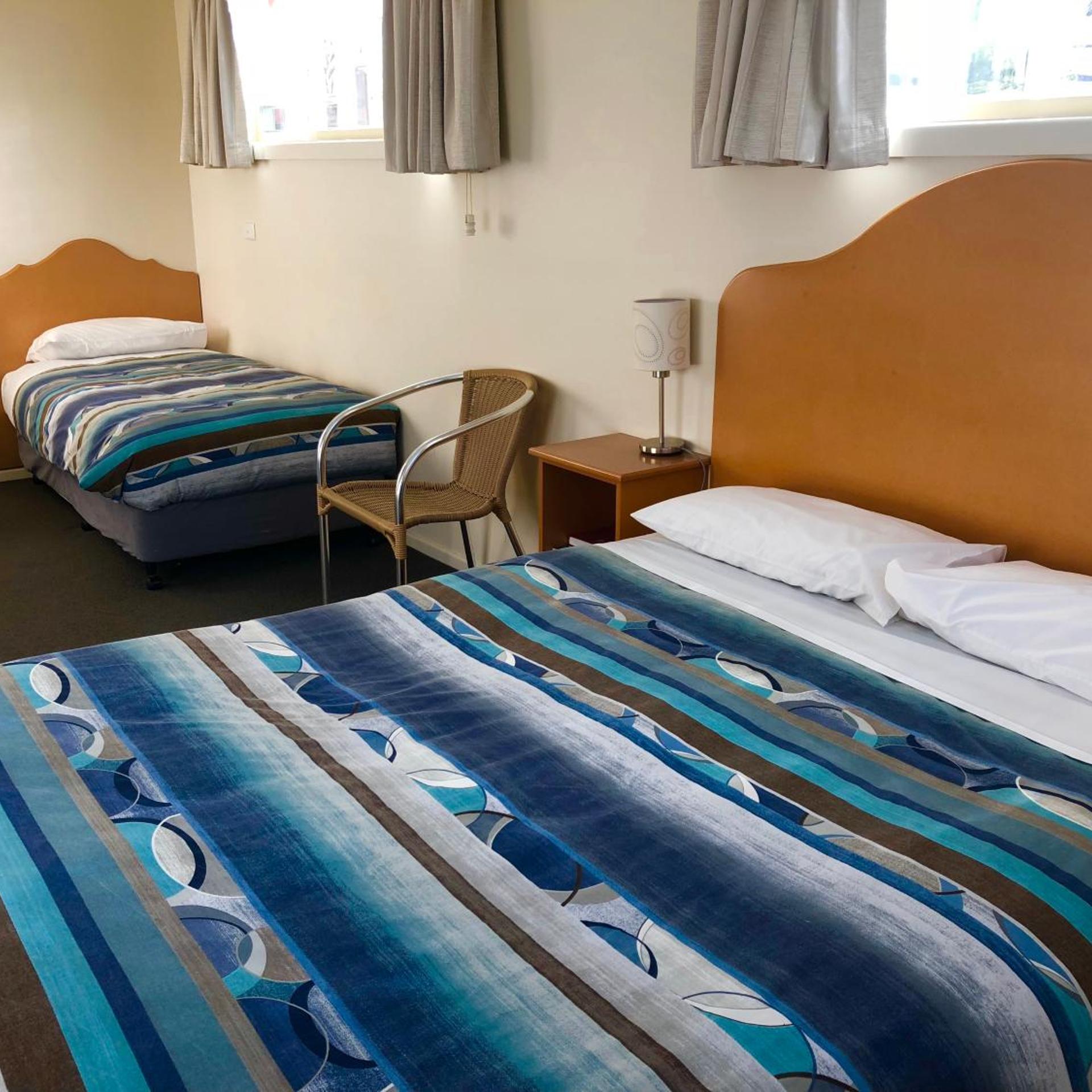 SHEFFIELD MOTOR INN 14/43