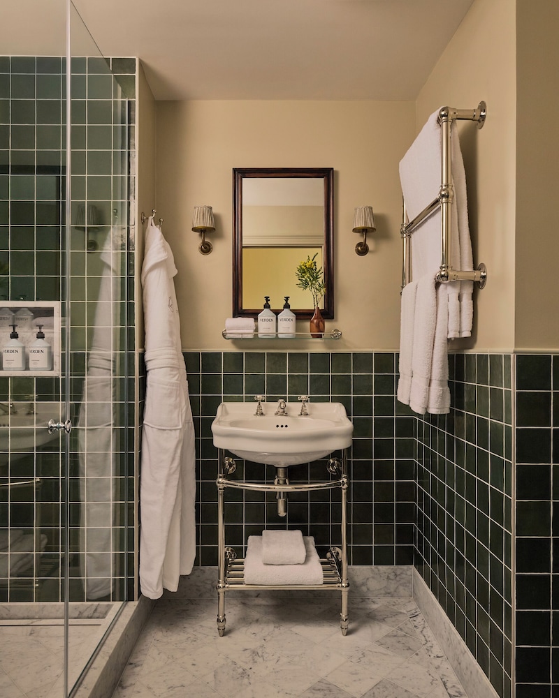 GRANGE WHITE HALL HOTEL 46/49