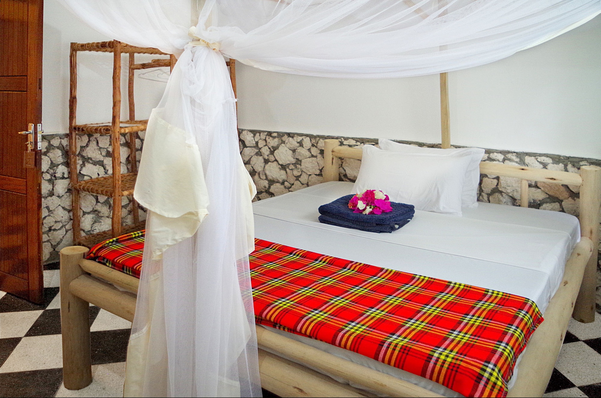 ROOM, DOUBLE BED, SHARED BATHROOM