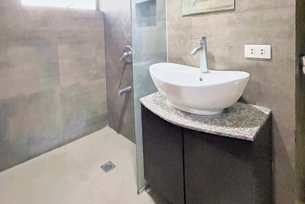 Zen Rooms Makati Amorsolo 56/59