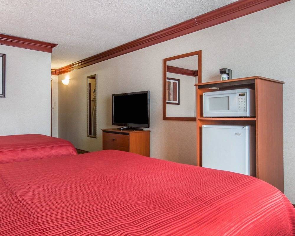 Quality Inn & Conference Center Brattleboro North 29/64