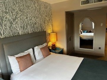 Bush Hotel Farnham 17/50