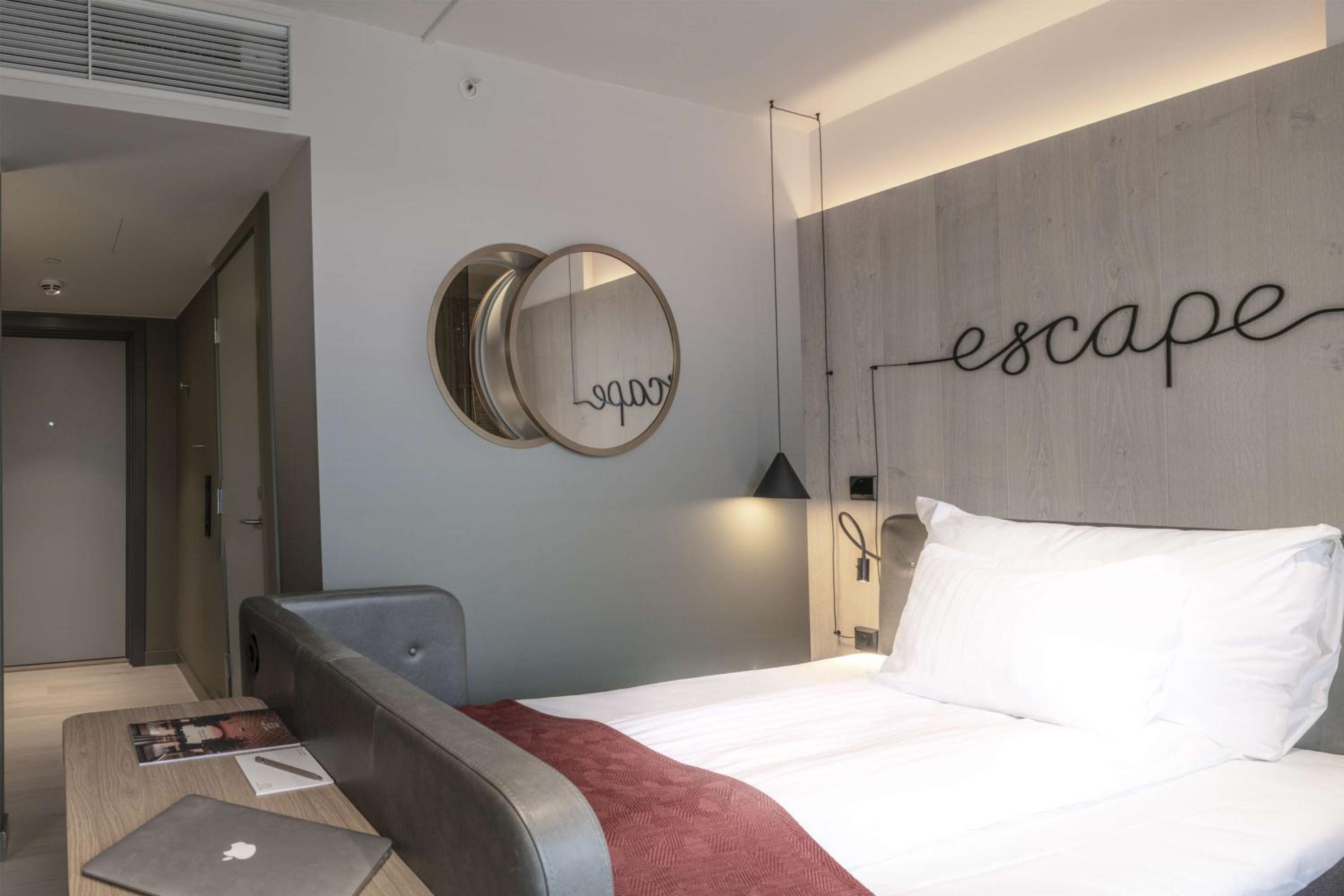 Room, Single