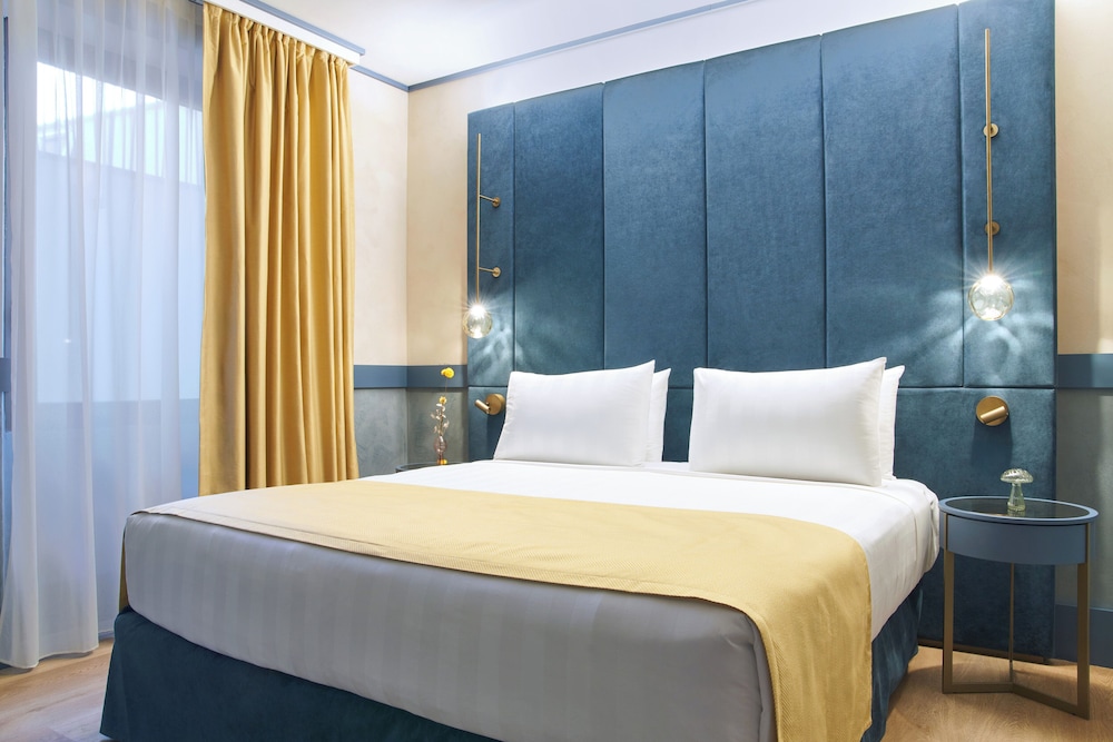SUPERIOR, DOUBLE OR TWIN BED