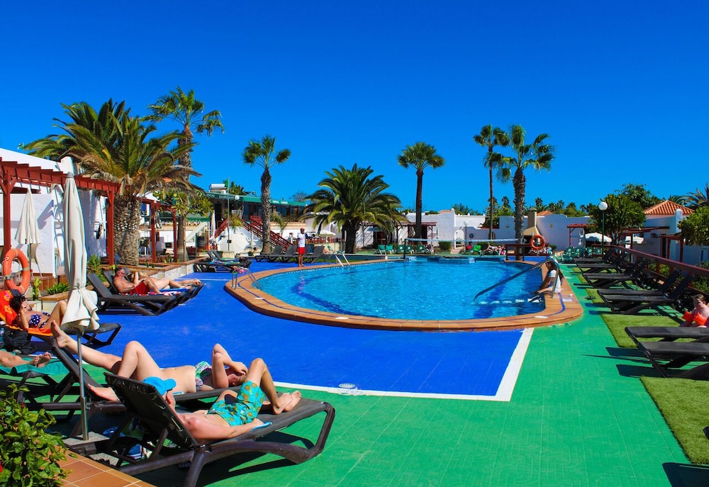 Castillo Beach Club35610 12/33