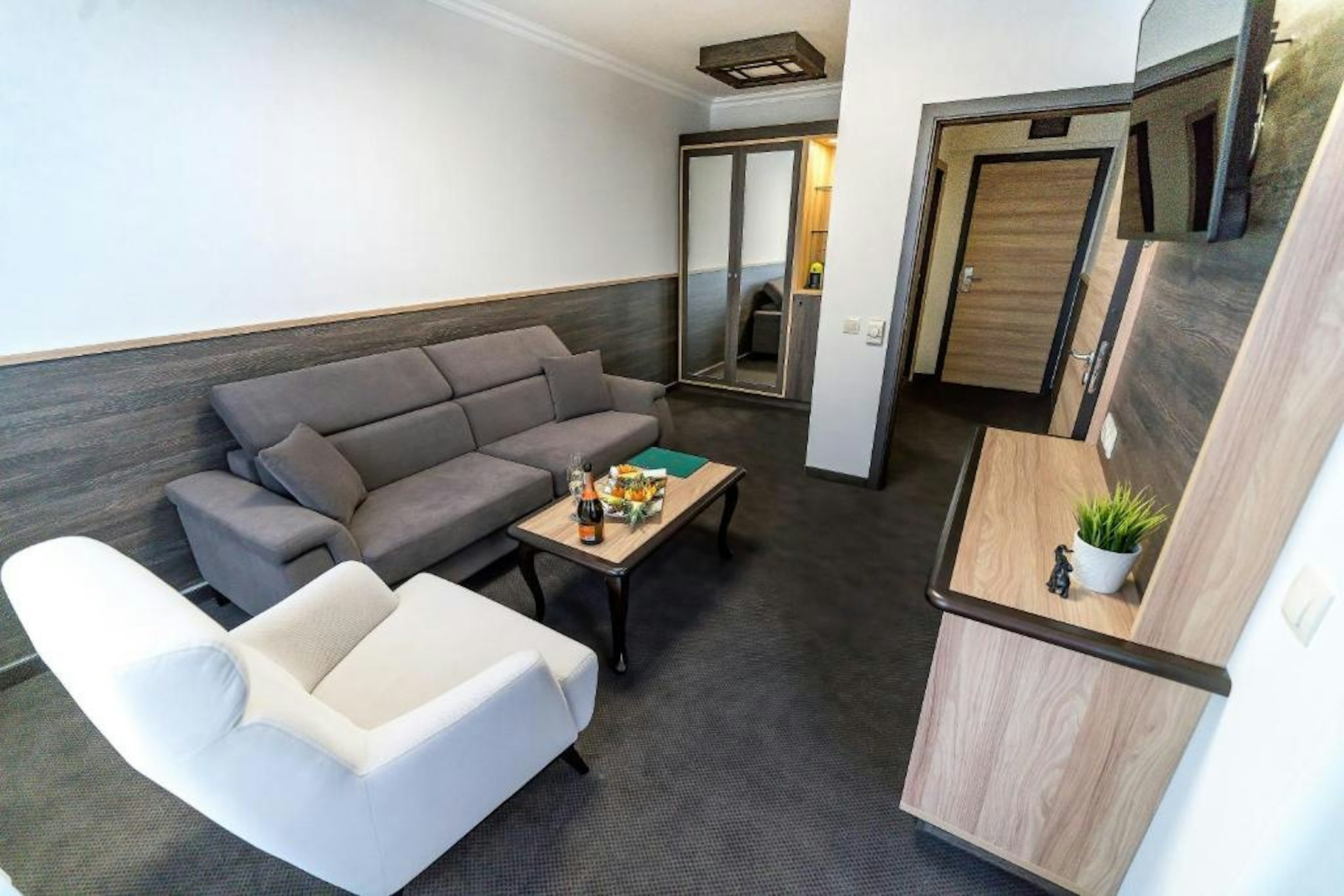 Hotel Zoo Sofia 77/91