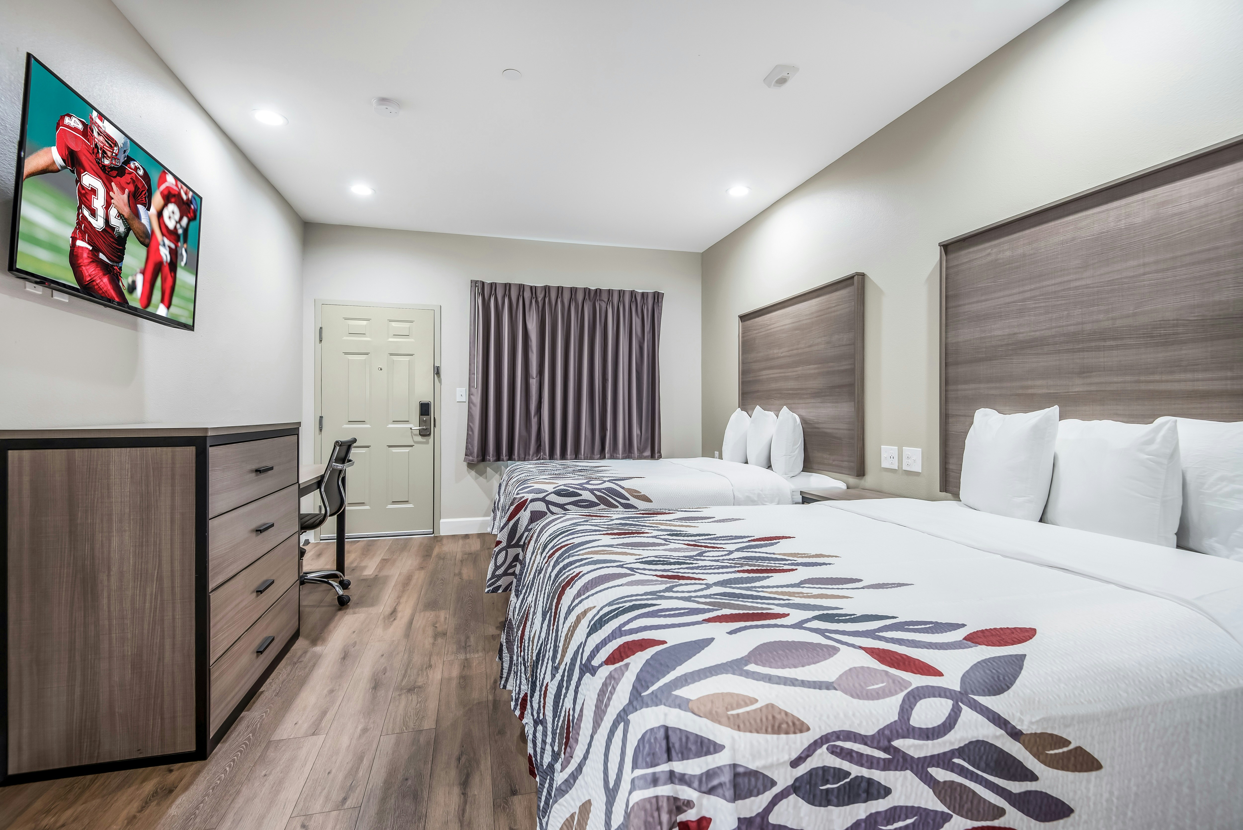 Deluxe, 2 Queen Beds, Kitchenette