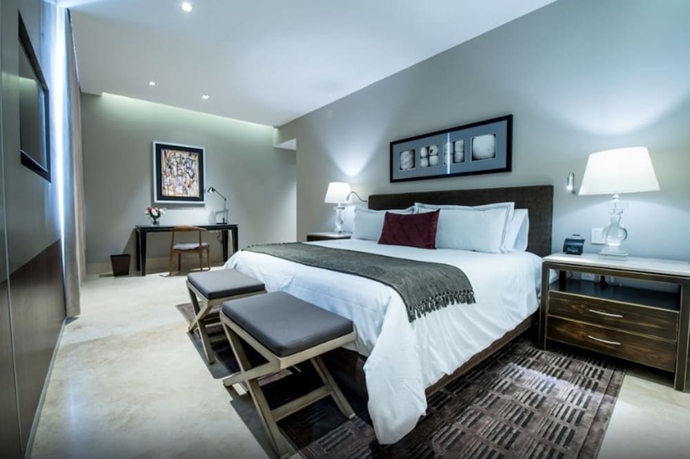 MASTER, SUITE