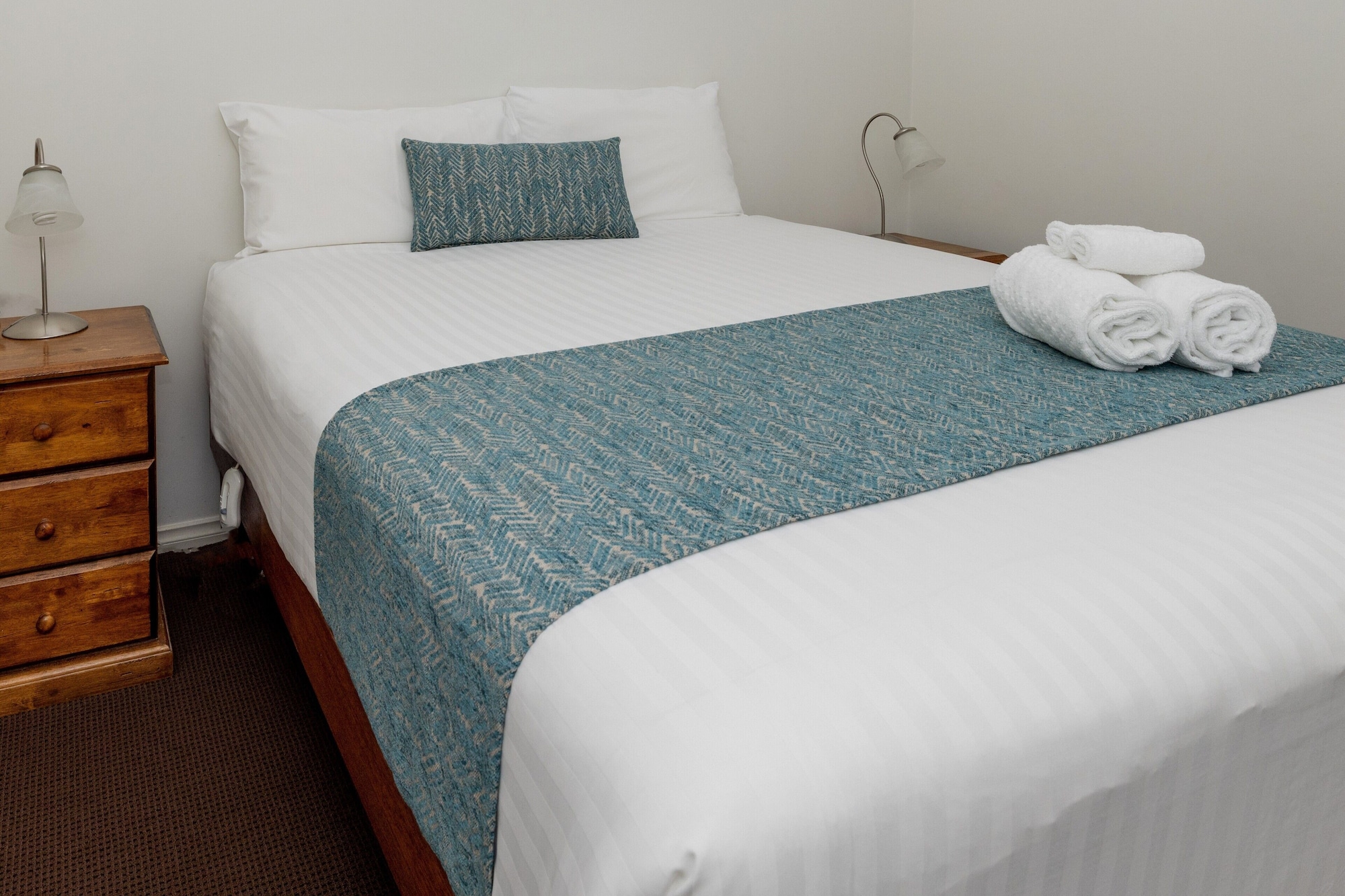 2 Bedrooms, Spa, Family, Chalet, 2 Queen Beds, Garden View, Jetted Tub