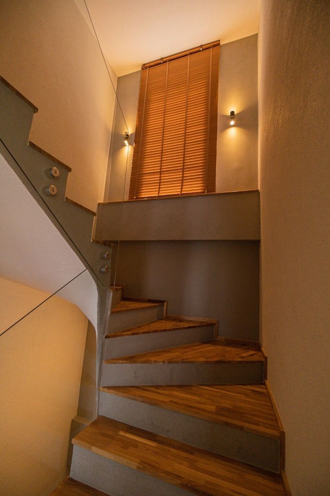 Leone Cunda Edition Otel(+12) 16/38