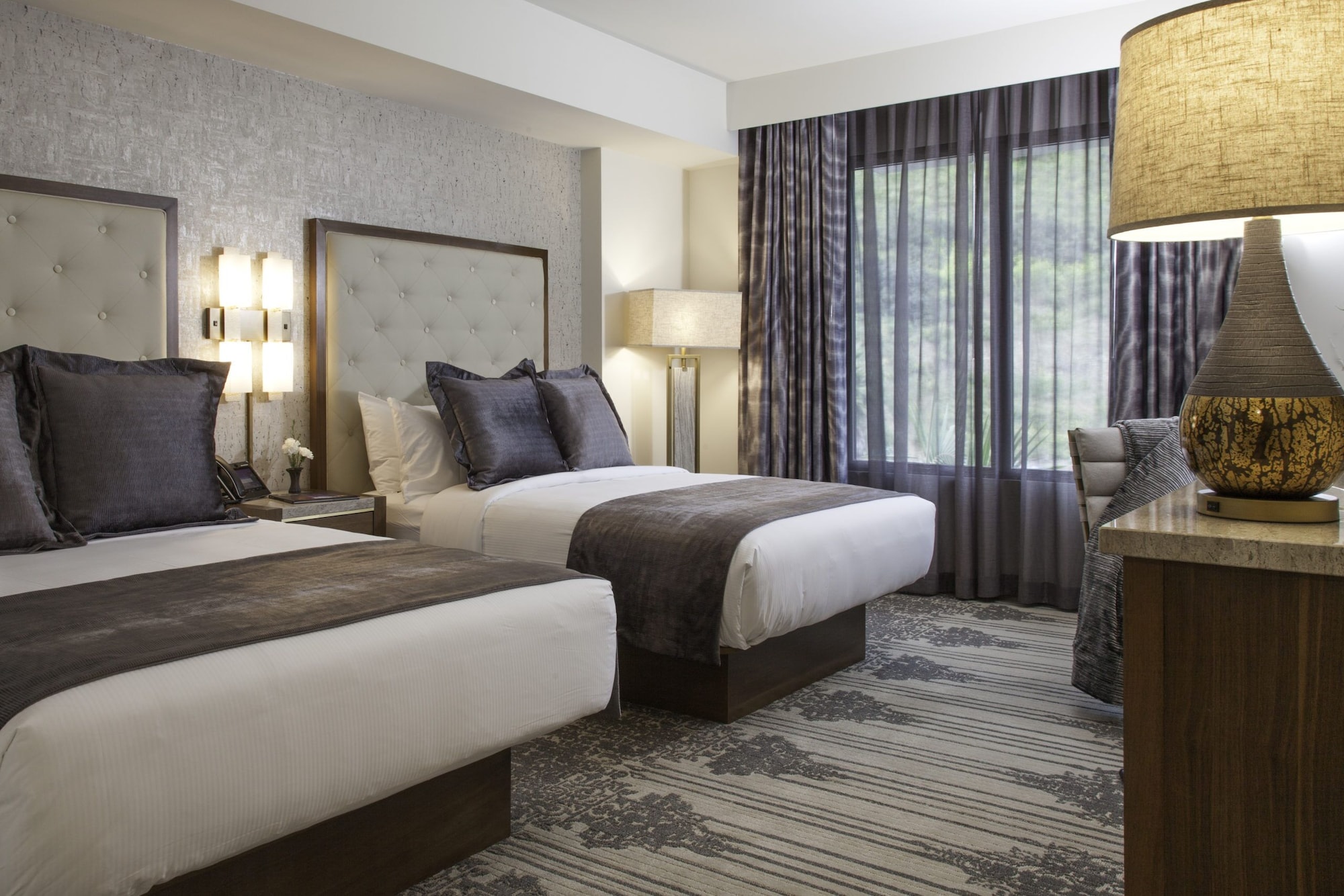 DELUXE, 2 QUEEN BEDS, BALCONY, ACCESSIBLE