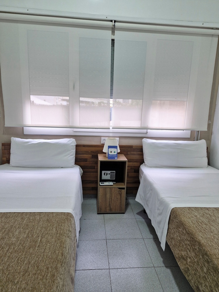 غرفة بسريرين منفصلين بحمام خاص، Hostal El Kano 2/4