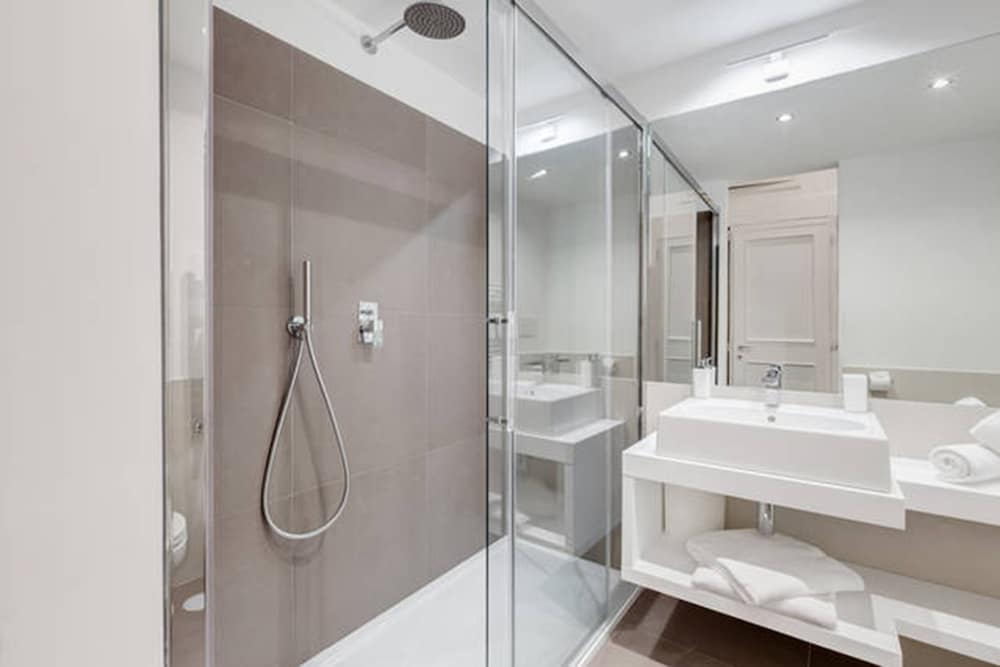 Vantaggio Suites & Apartments 32/39