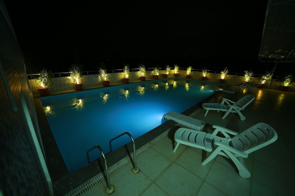 NAKSHATRA EMERALD INN GURUVAYUR 20/41