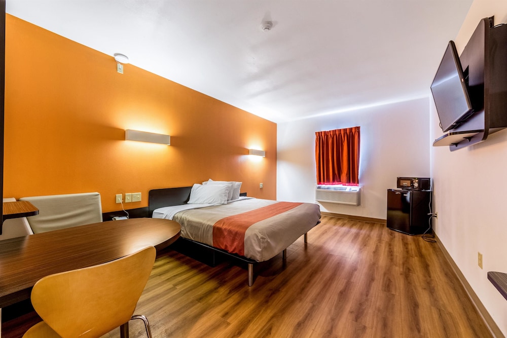 Motel6 Jourdanton, TX 13/37