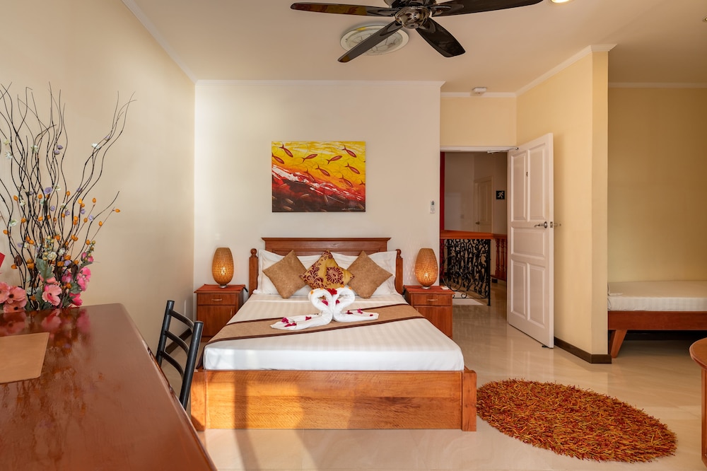Glacis Heights Villa 6/50