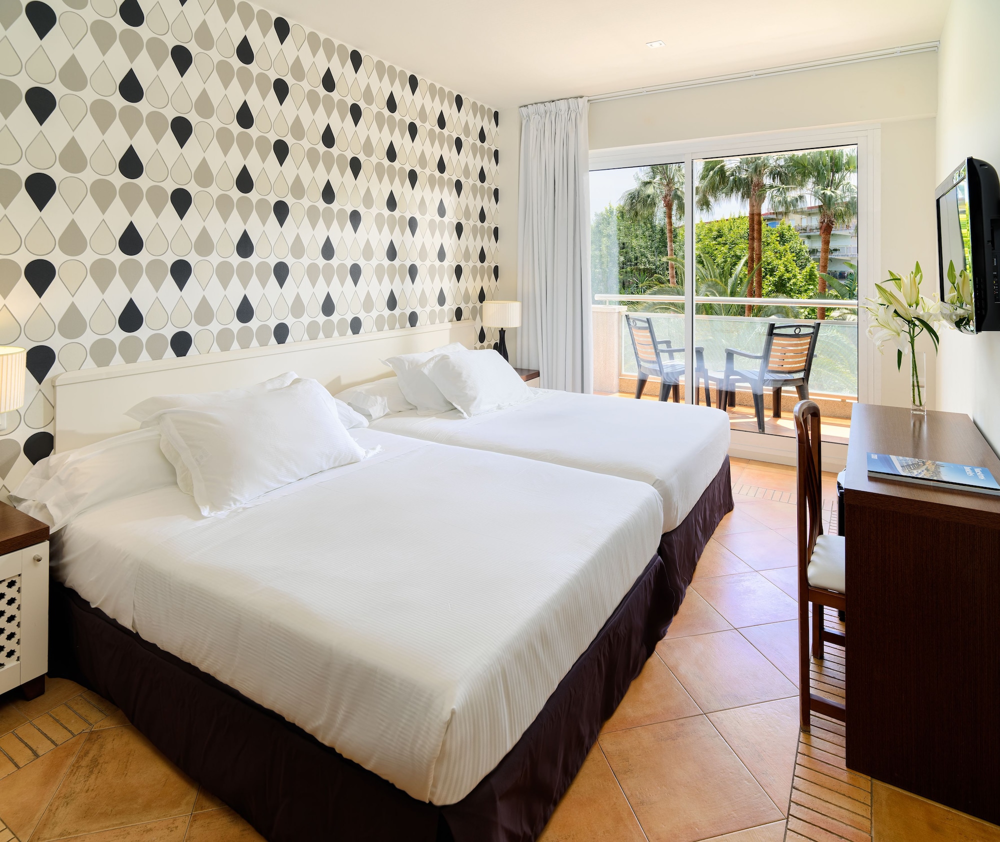ROOM, SINGLE, DOUBLE BED