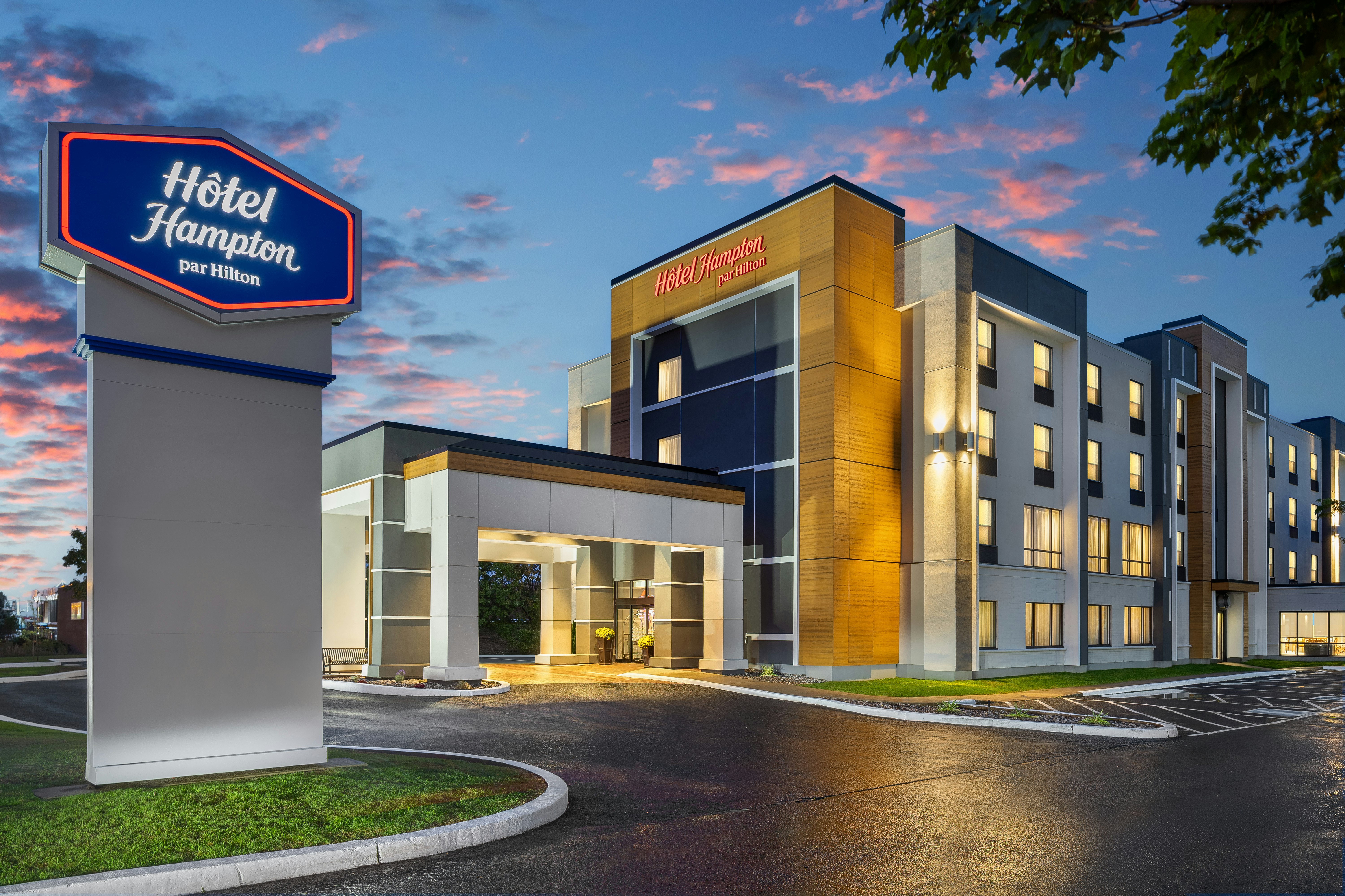 Hampton Inn and Suites by Hilton Montreal Dorval 1/23