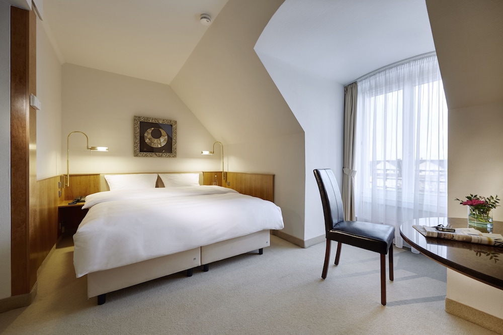 Lindner Hotel Dusseldorf Airport, part of JdV by Hyatt 25/75