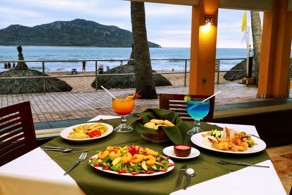 Suites Las Flores Beach Mazatlan 28/50