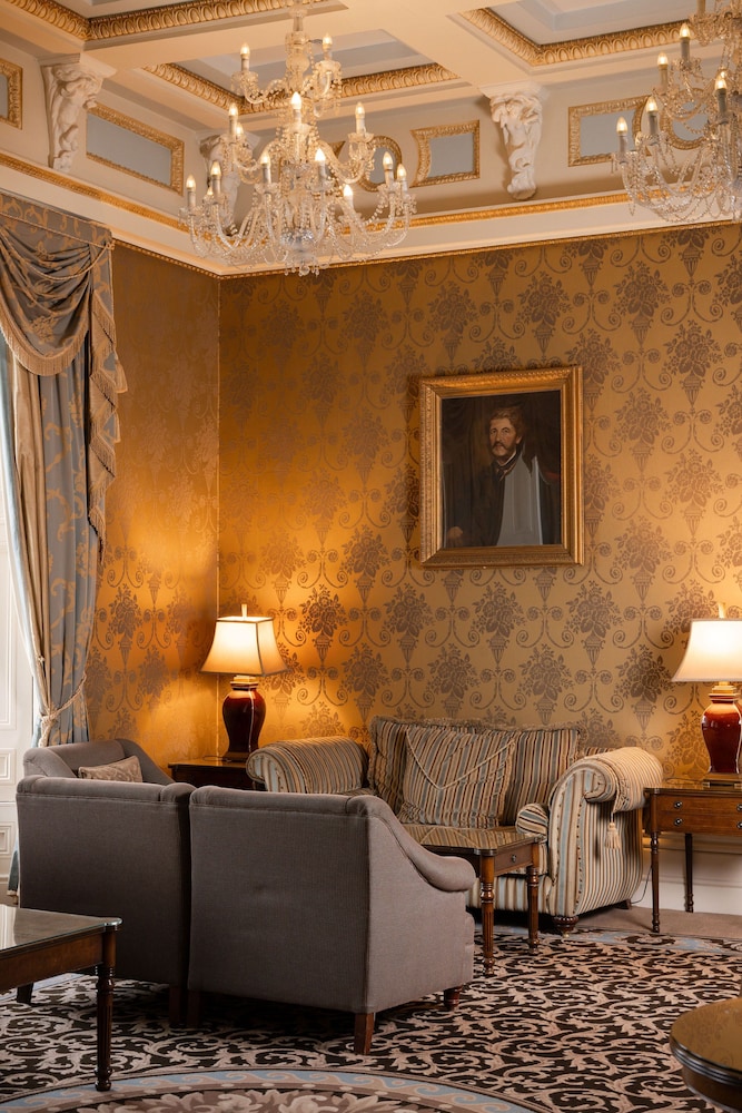 MANOR HOUSE COUNTRY HOTEL 42/56