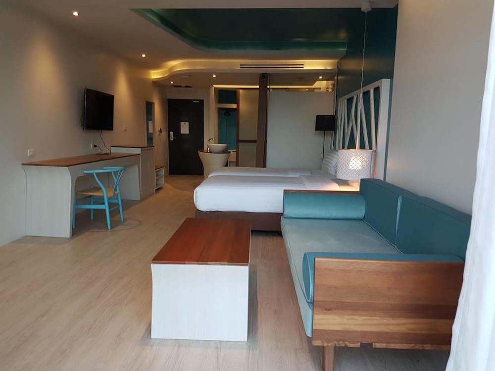 Whale Hua Hin 17/46