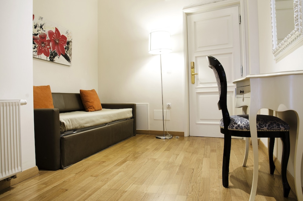Dolce Vita Suites Hotel 30/48