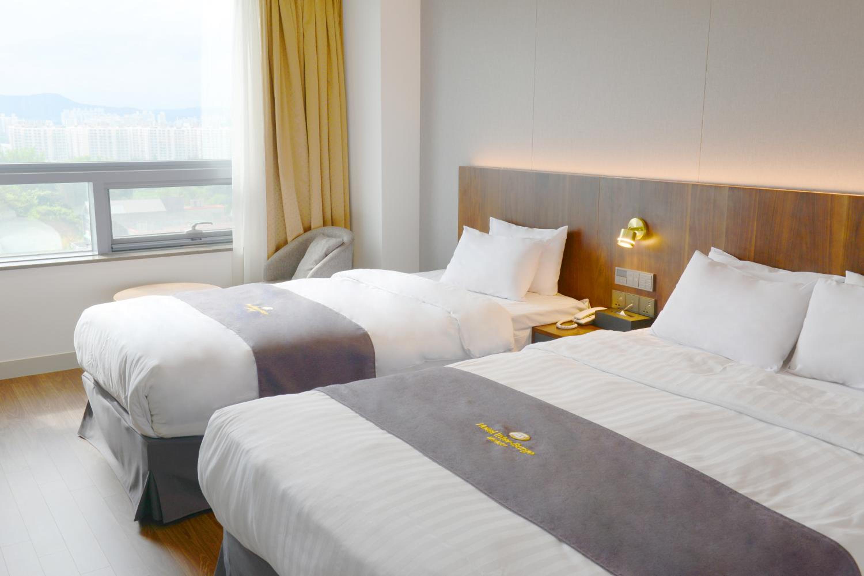 Standard, Twin Beds